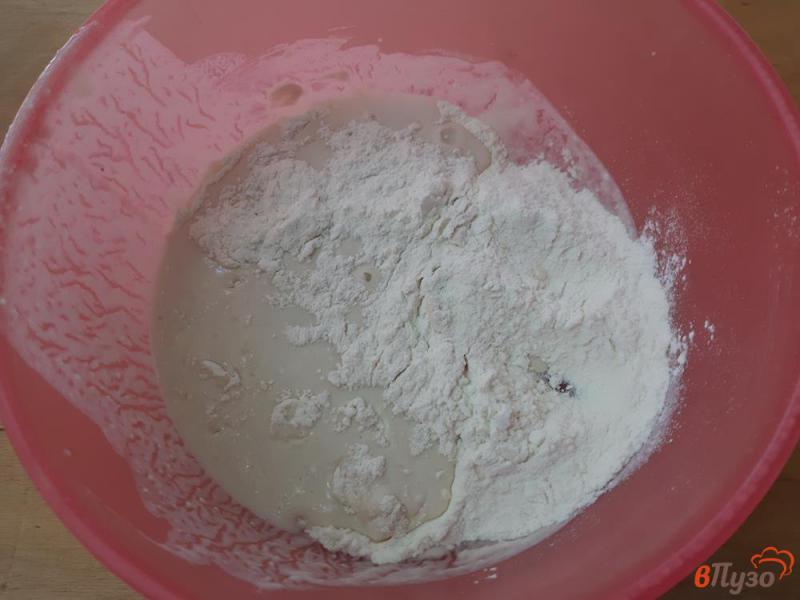 Фото приготовление рецепта: Пирожки дрожжевые жареные с капустой шаг №7