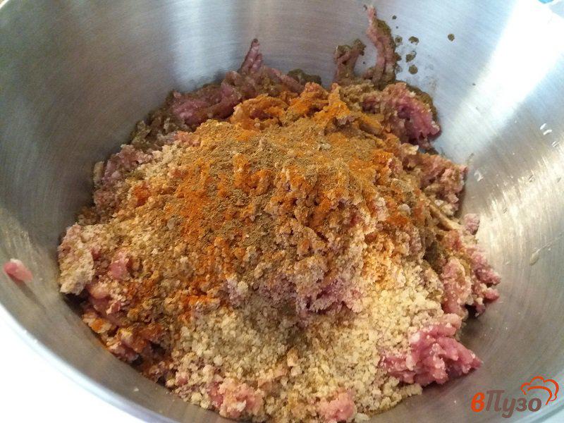 Фото приготовление рецепта: Фаршированный болгарский перец мясом и рисом в томатном соусе шаг №2