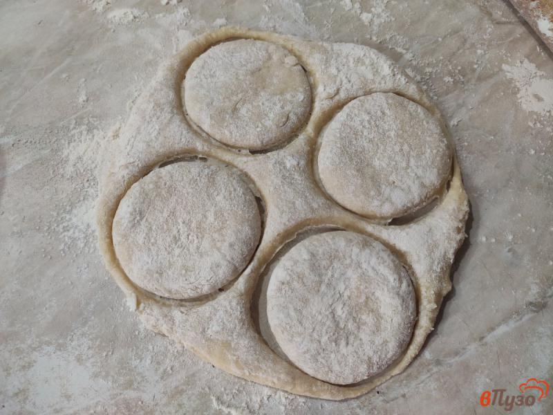 Фото приготовление рецепта: Пончики на сметане в духовке шаг №4