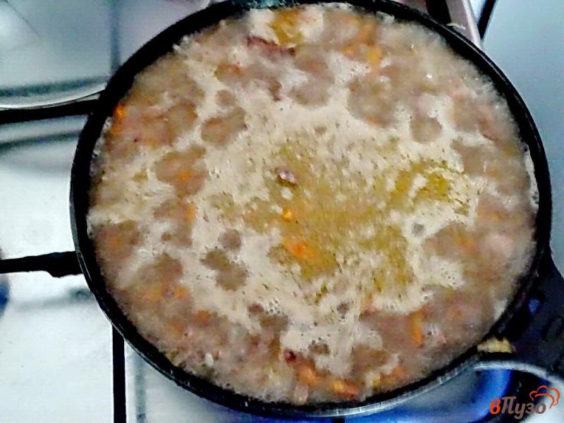 Фото приготовление рецепта: Рис с куриной печенью на сковороде шаг №6
