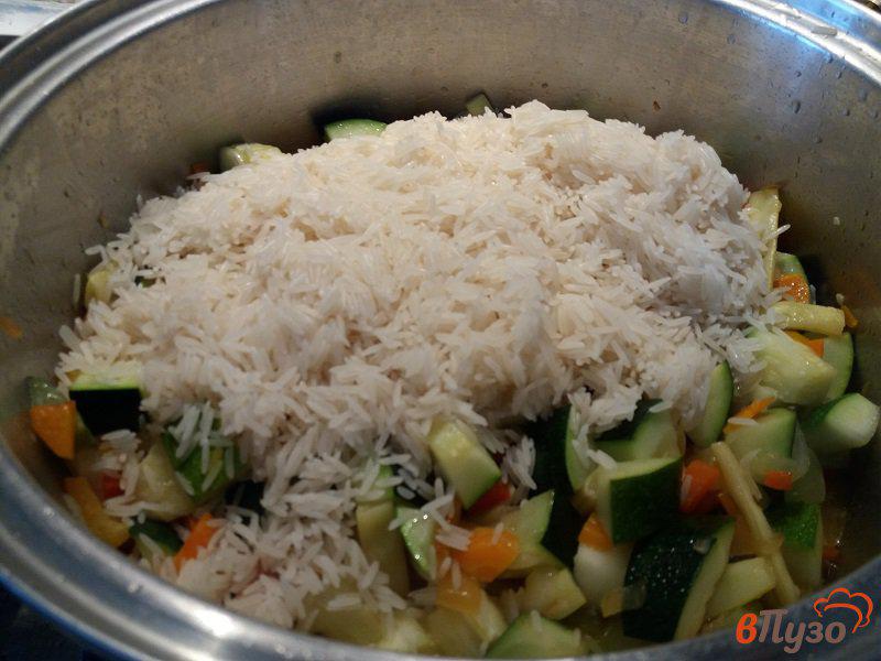 Фото приготовление рецепта: Рис с кабачком и спаржевой фасолью шаг №12