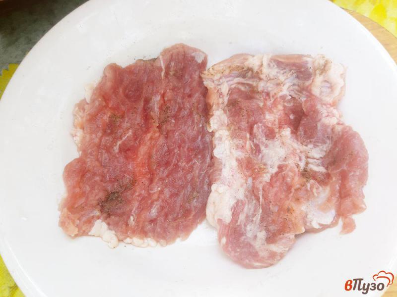 Фото приготовление рецепта: Отбивные из свинины в кляре с  петрушкой шаг №3