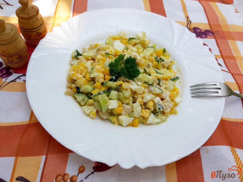 Фото приготовление рецепта: Салат из морских гребешков с кукурузой шаг №8