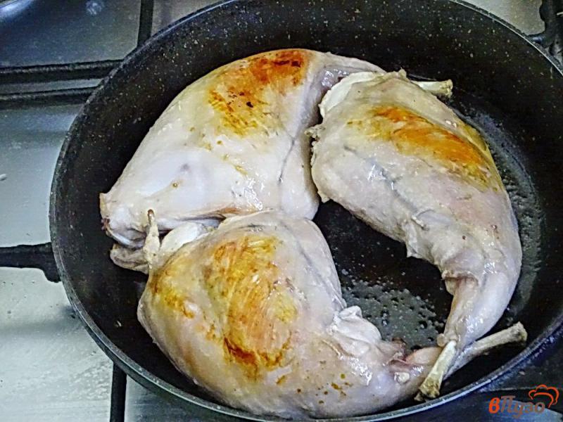 Фото приготовление рецепта: Кролик тушеный с картофелем и сметаной шаг №2