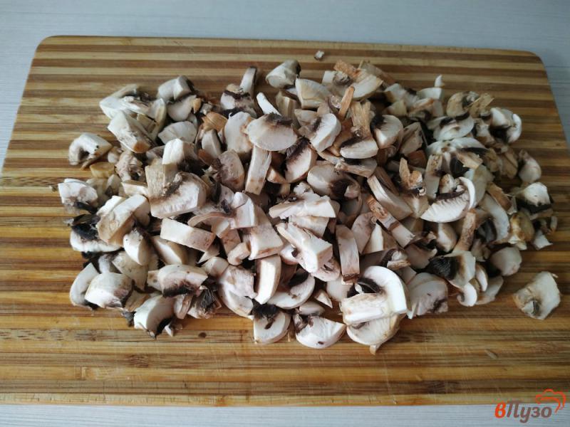 Фото приготовление рецепта: Рис с грибами и кукурузой шаг №3