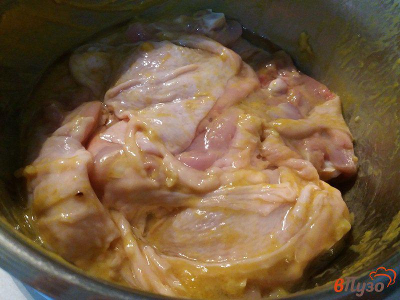 Фото приготовление рецепта: Запеченные куриные бёдра в соевом соусе и горчице шаг №3