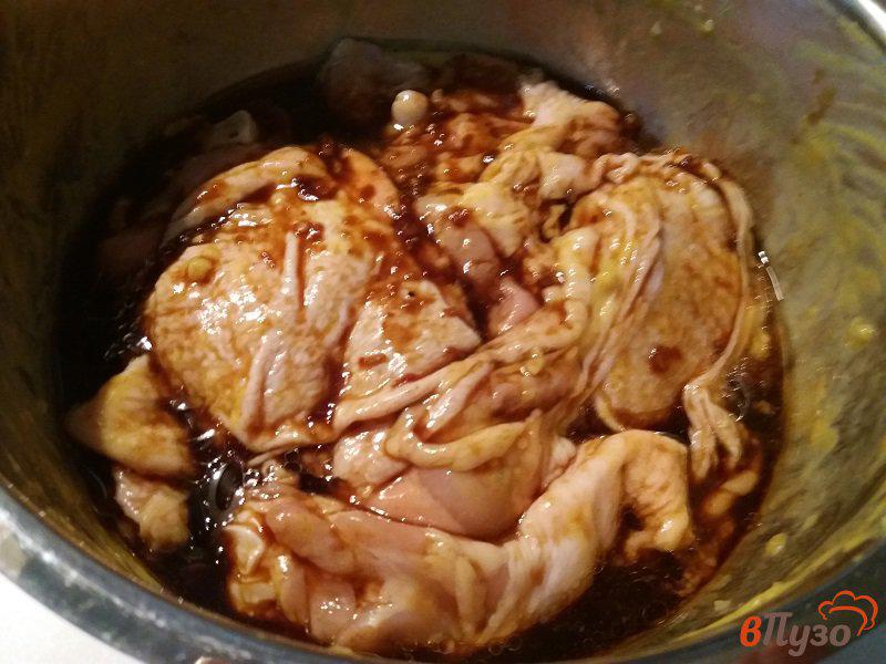 Фото приготовление рецепта: Запеченные куриные бёдра в соевом соусе и горчице шаг №4