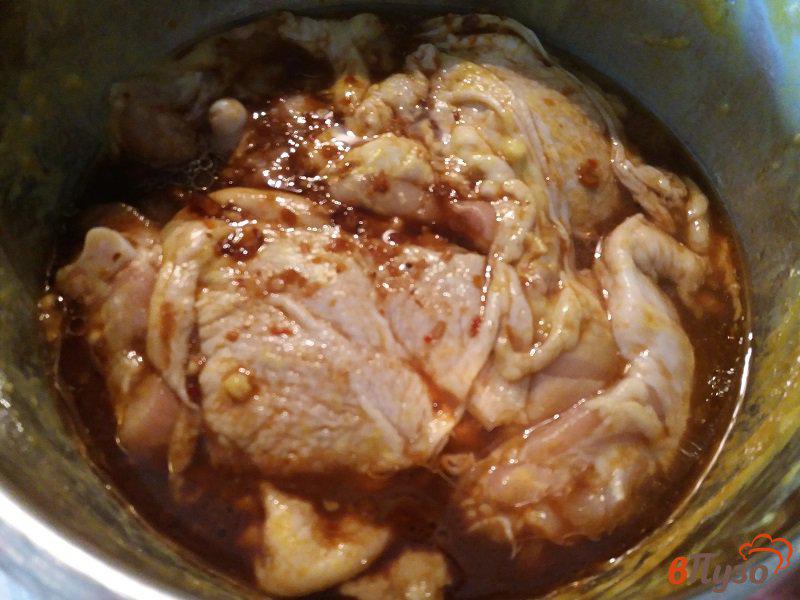 Фото приготовление рецепта: Запеченные куриные бёдра в соевом соусе и горчице шаг №5