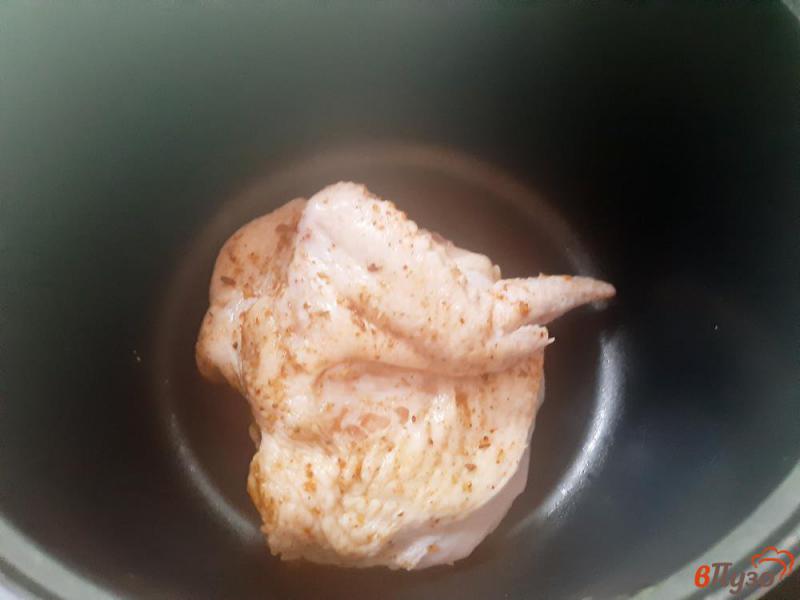 Фото приготовление рецепта: Курица тушеная с цукини шаг №4