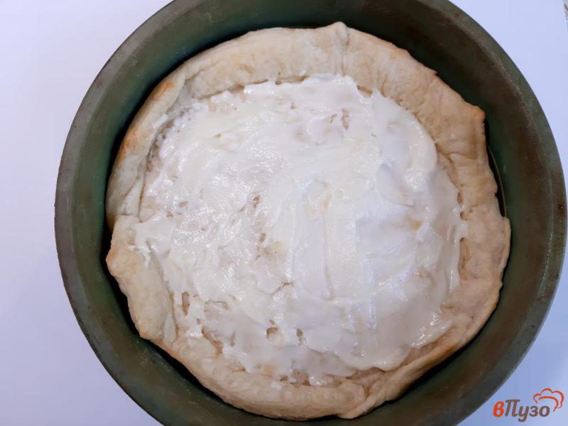 Фото приготовление рецепта: Пирог слоеный с клубникой и кремом филадельфия шаг №9