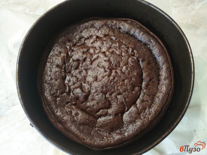 Фото приготовление рецепта: Шоколадный торт с бананом шаг №8