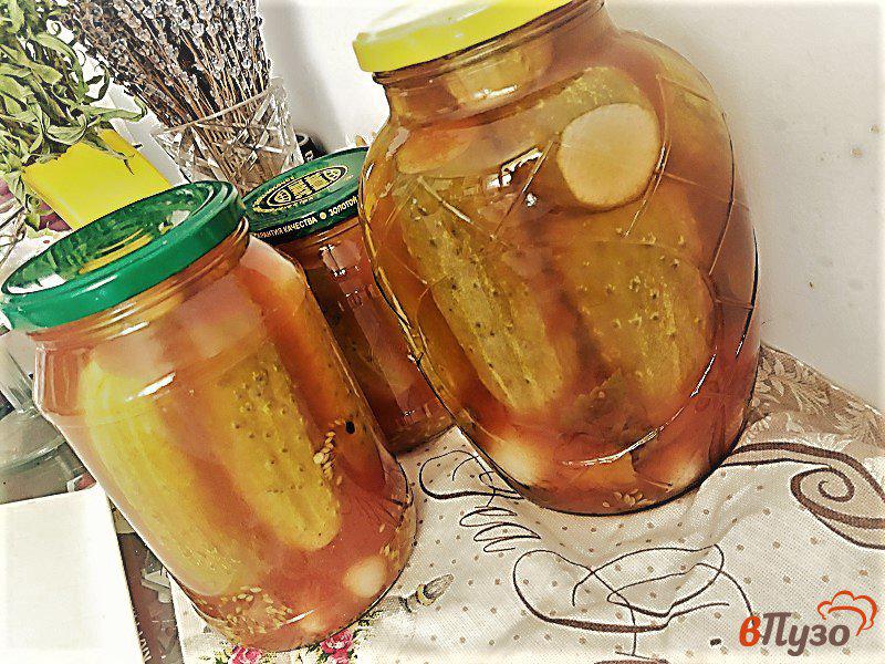 Фото приготовление рецепта: Маринованные огурцы с перцем в томатном рассоле шаг №7