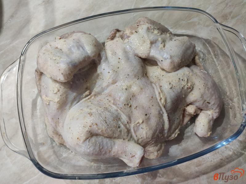 Фото приготовление рецепта: Цыпленок запечённый в сметане шаг №5
