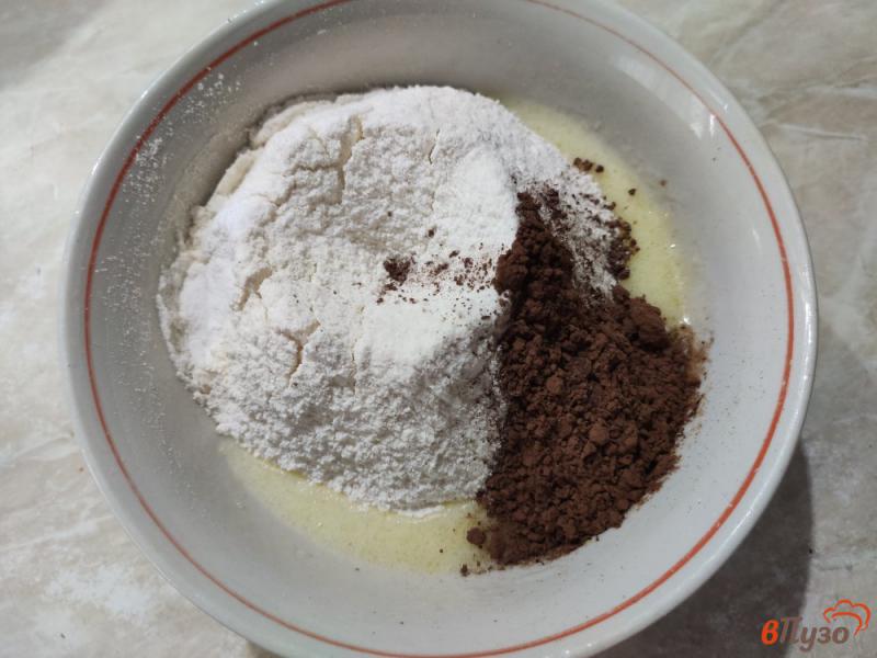 Фото приготовление рецепта: Шоколадный торт в микроволновке шаг №4