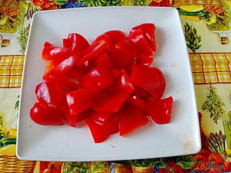 Фото приготовление рецепта: Борщ с перцем и помидорами на курином бульоне шаг №4