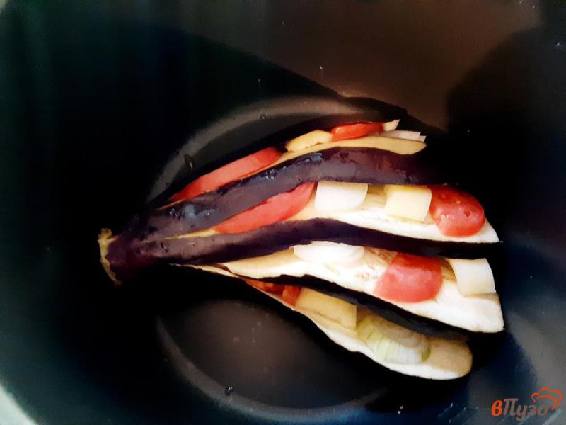 Фото приготовление рецепта: Веер из баклажана с моцареллой и помидорами шаг №4