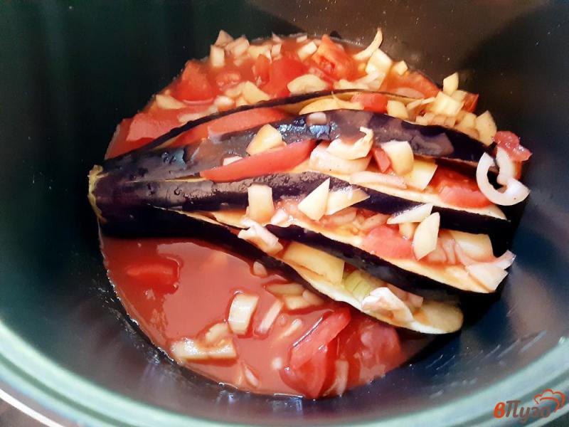Фото приготовление рецепта: Веер из баклажана с моцареллой и помидорами шаг №8