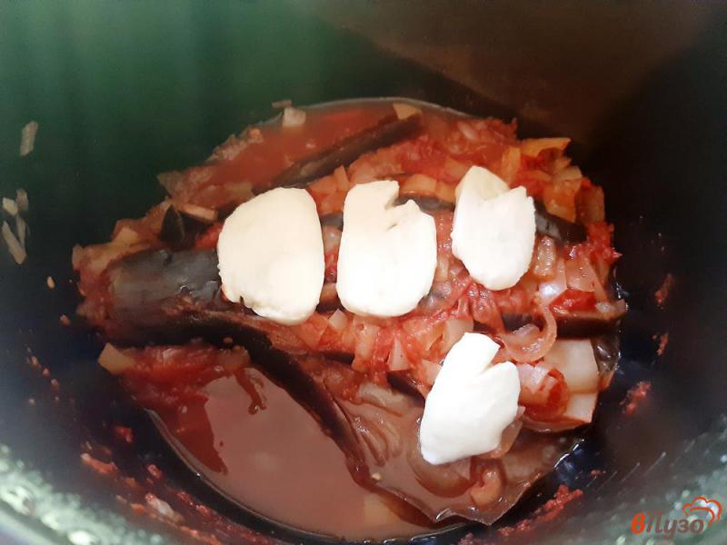 Фото приготовление рецепта: Веер из баклажана с моцареллой и помидорами шаг №10