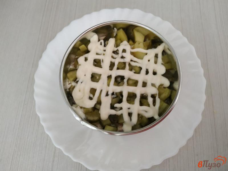 Фото приготовление рецепта: Слоёный салат оливье шаг №8