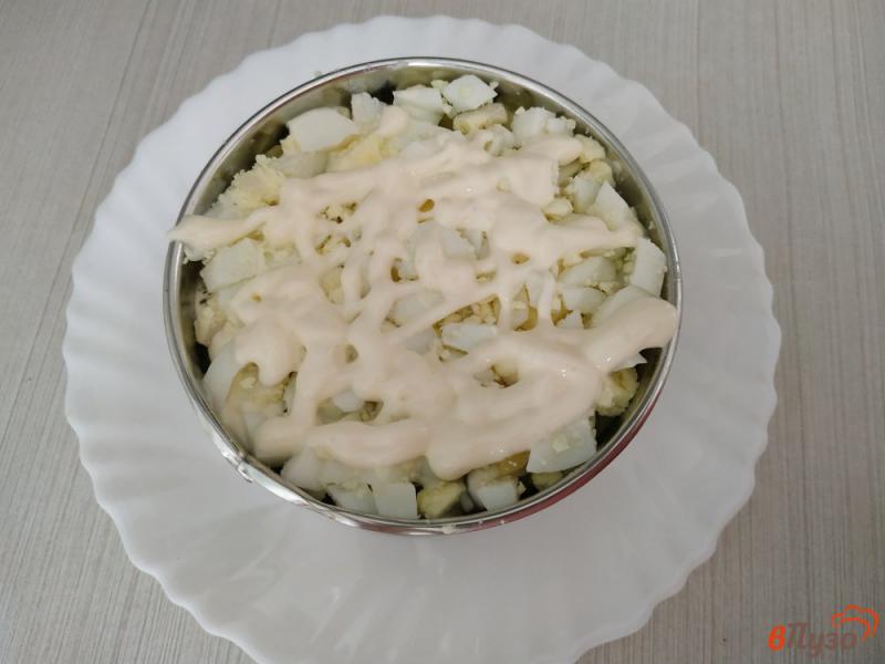 Фото приготовление рецепта: Слоёный салат оливье шаг №9