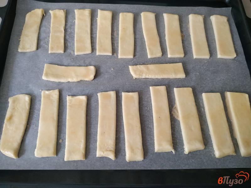 Фото приготовление рецепта: Сахарное печенье из слоёного теста шаг №3