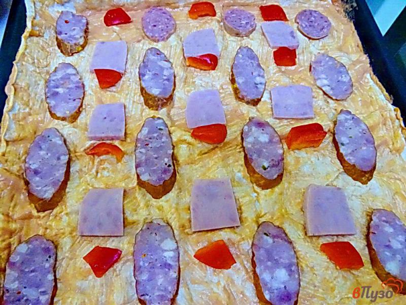 Фото приготовление рецепта: Пицца на лаваше в духовке шаг №7