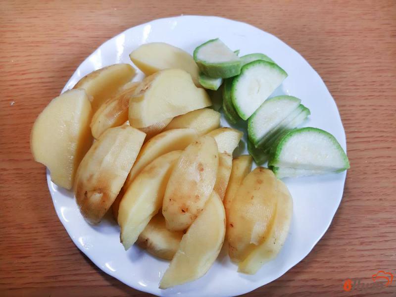 Фото приготовление рецепта: Картошка с кабачками по-деревенски шаг №1