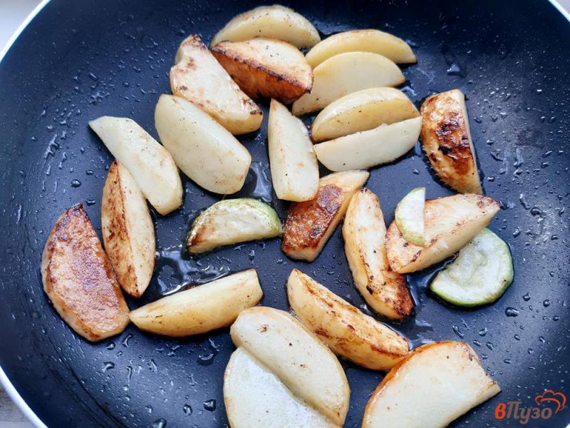 Фото приготовление рецепта: Картошка с кабачками по-деревенски шаг №2