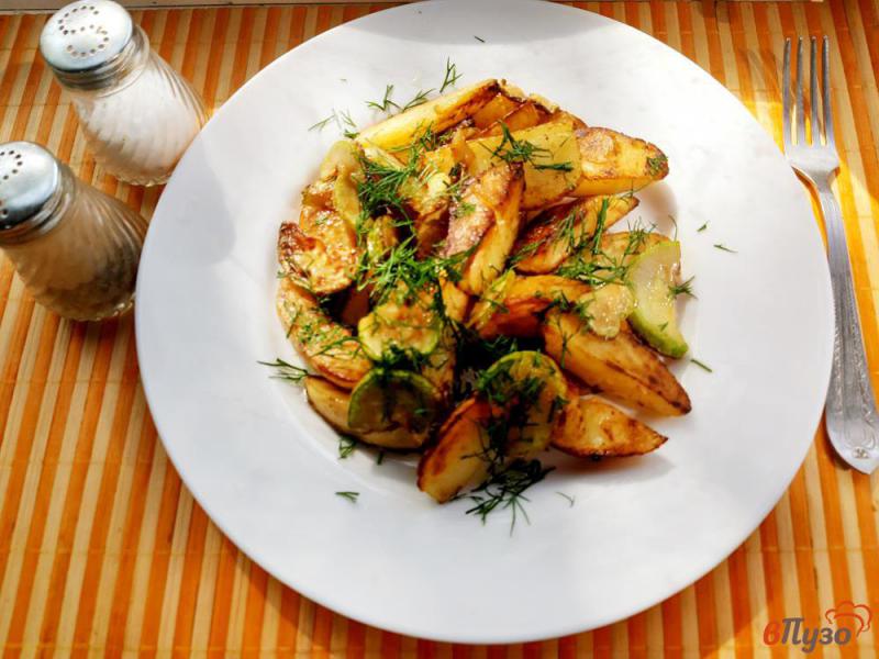 Фото приготовление рецепта: Картошка с кабачками по-деревенски шаг №4