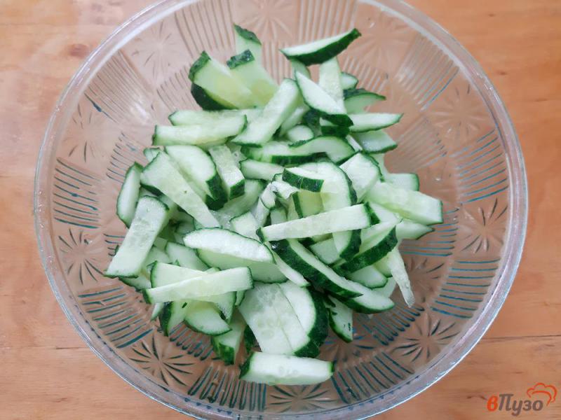 Фото приготовление рецепта: Салат овощной с маслинами шаг №2