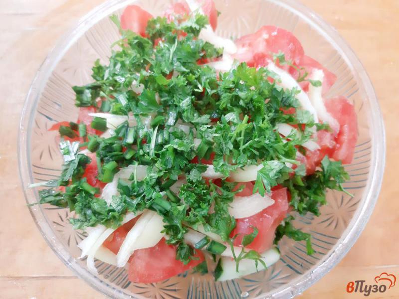 Фото приготовление рецепта: Салат овощной с маслинами шаг №6