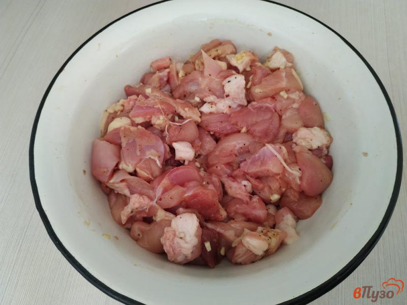 Фото приготовление рецепта: Колбаса куриная с салом шаг №6