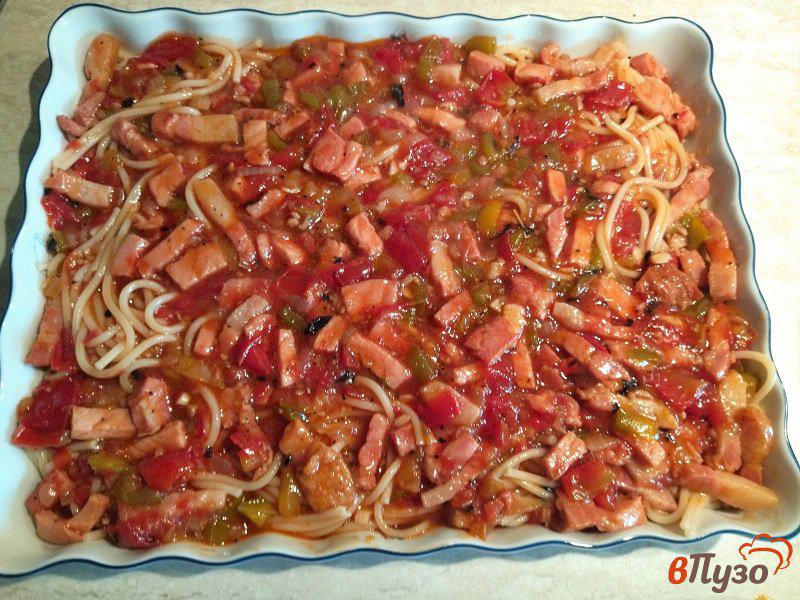 Фото приготовление рецепта: Запеканка  из спагетти с ветчиной и беконом шаг №13