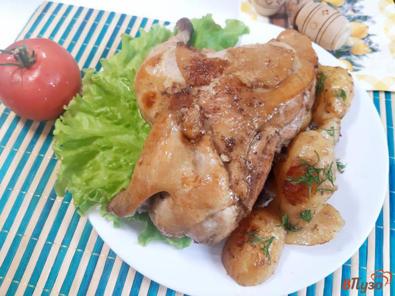 Фото приготовление рецепта: Курица с картошкой в духовке шаг №7