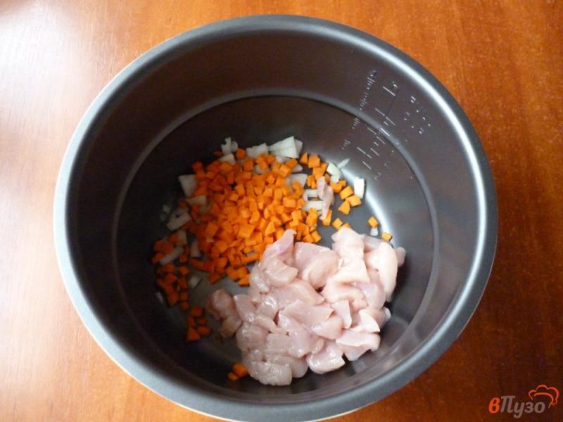 Фото приготовление рецепта: Рис с курицей в мультиварке-скороварке шаг №3