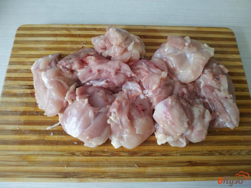 Фото приготовление рецепта: Шашлык из куриных бедер в духовке шаг №2
