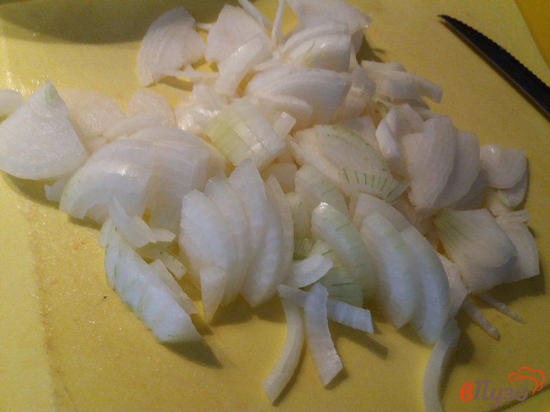Фото приготовление рецепта: Запеченный молодой картофель с лесными грибами в мультиварке шаг №4