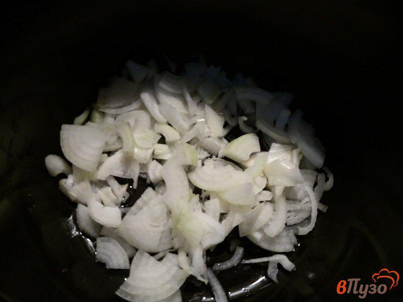 Фото приготовление рецепта: Запеченный молодой картофель с лесными грибами в мультиварке шаг №7