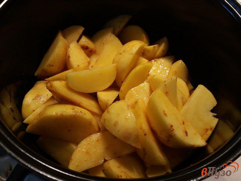 Фото приготовление рецепта: Запеченный молодой картофель с лесными грибами в мультиварке шаг №8