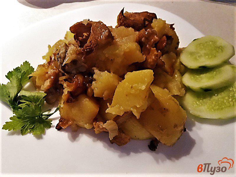 Фото приготовление рецепта: Запеченный молодой картофель с лесными грибами в мультиварке шаг №11