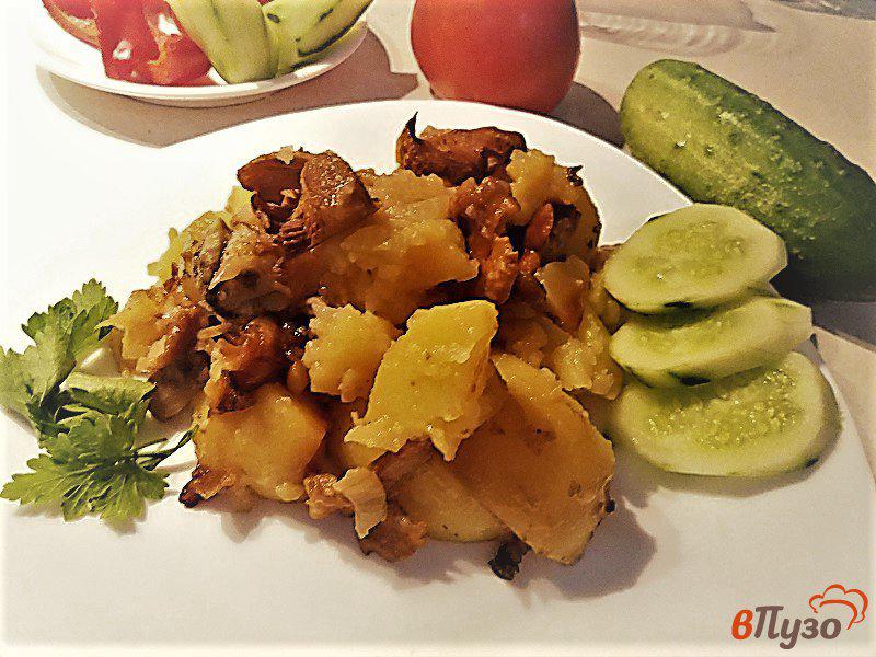 Фото приготовление рецепта: Запеченный молодой картофель с лесными грибами в мультиварке шаг №12