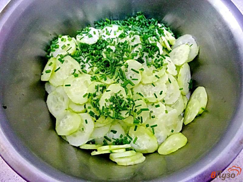 Фото приготовление рецепта: Салат из огурцов по- болгарски шаг №2