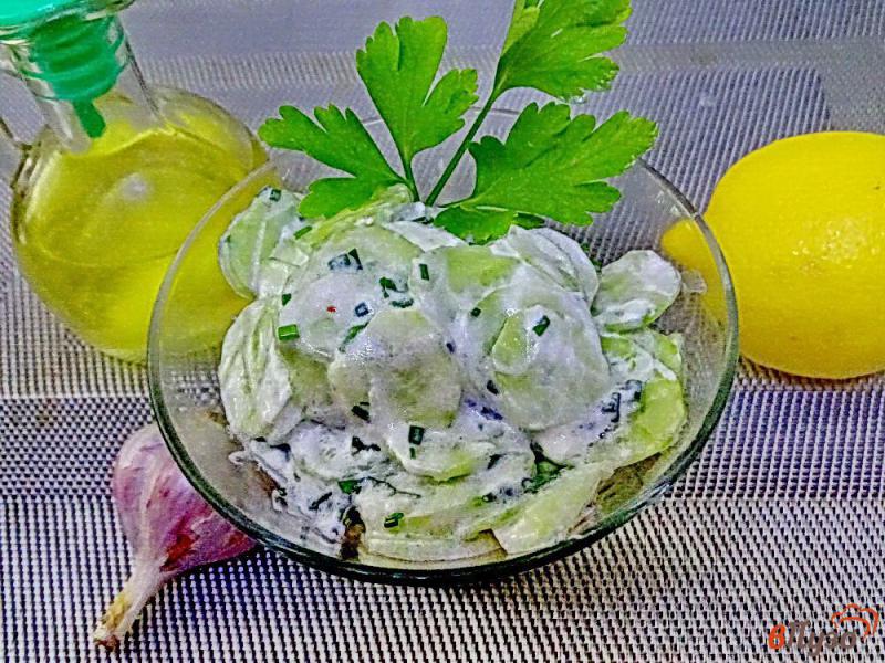 Фото приготовление рецепта: Салат из огурцов по- болгарски шаг №6