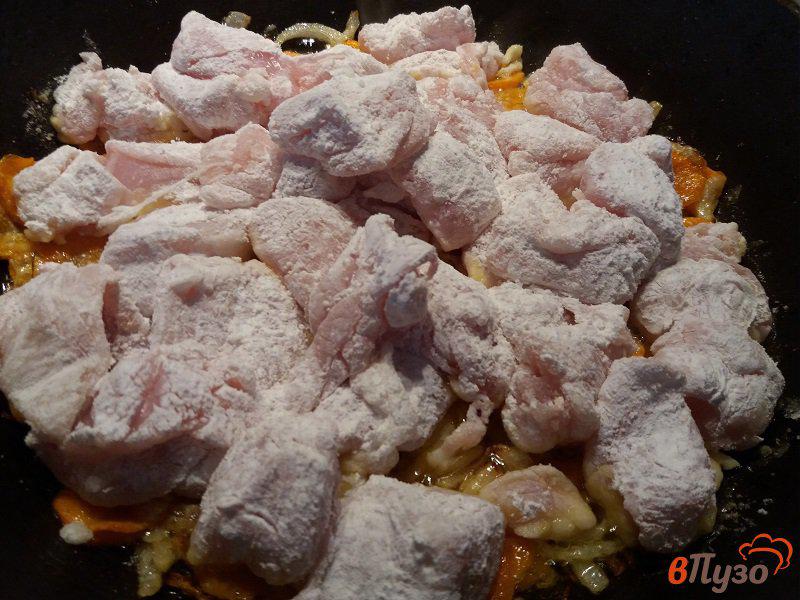 Фото приготовление рецепта: Фрикасе из куриного филе шаг №7