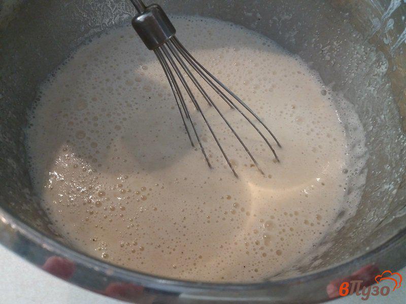 Фото приготовление рецепта: Оладушки с манной крупой шаг №2
