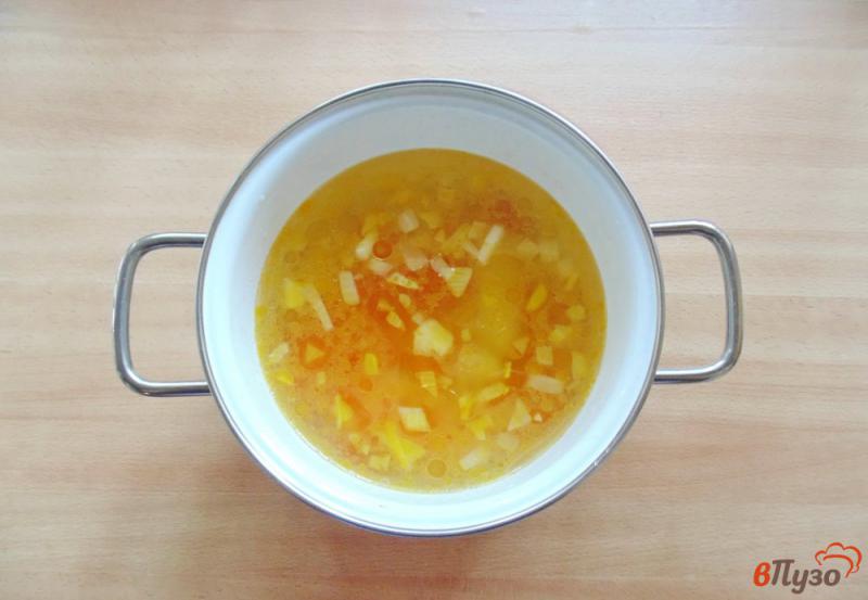 Фото приготовление рецепта: Суп из щавеля с сардельками шаг №2