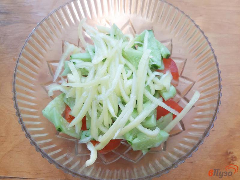 Фото приготовление рецепта: Салат из овощей с оливками шаг №6