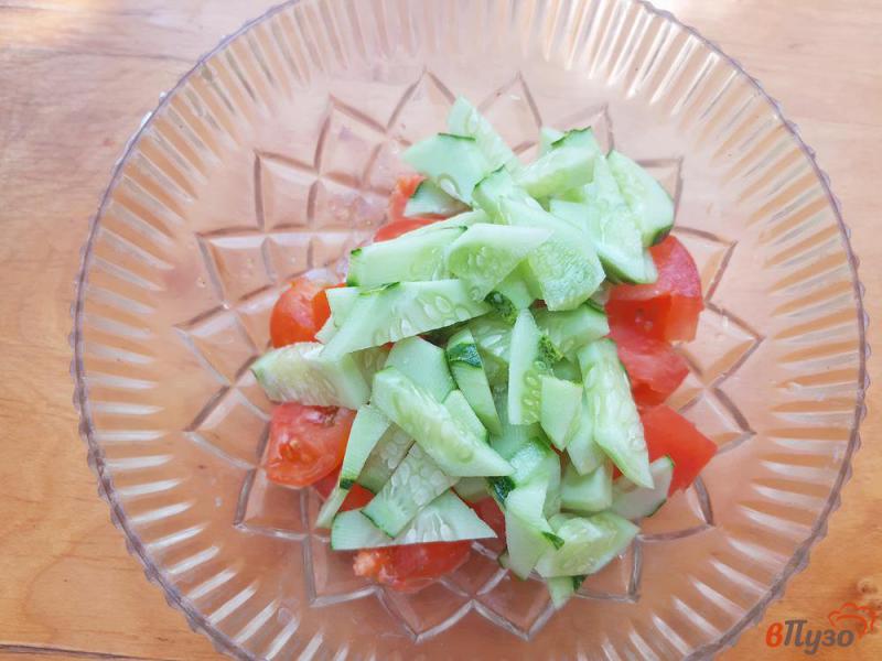 Фото приготовление рецепта: Салат из овощей с оливками шаг №5