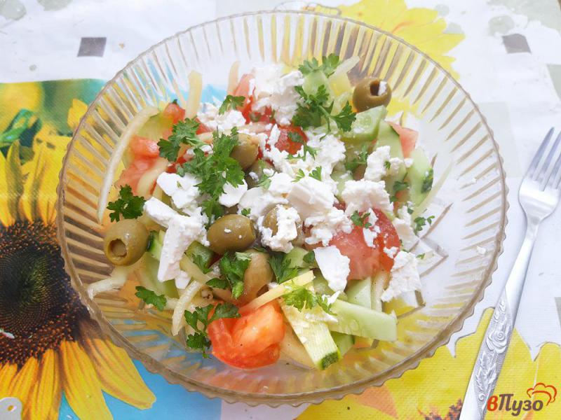 Фото приготовление рецепта: Салат из овощей с оливками шаг №11