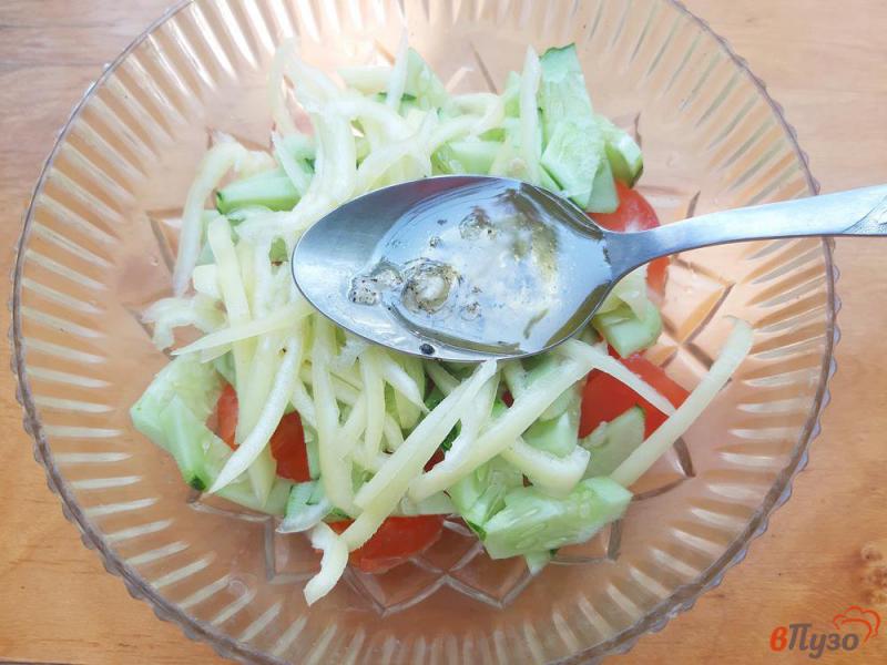 Фото приготовление рецепта: Салат из овощей с оливками шаг №7